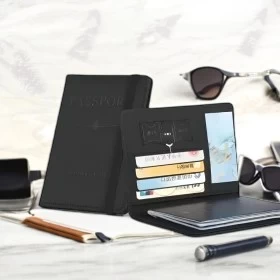 حامل جواز سفر بحزام جلدي وغطاء واقٍ